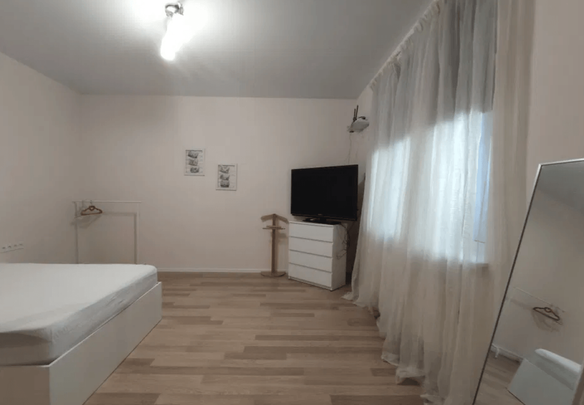 Продажа 2-комнатной квартиры 76 м²