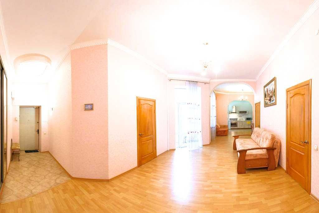 Аренда 3-комнатной квартиры 140 м²