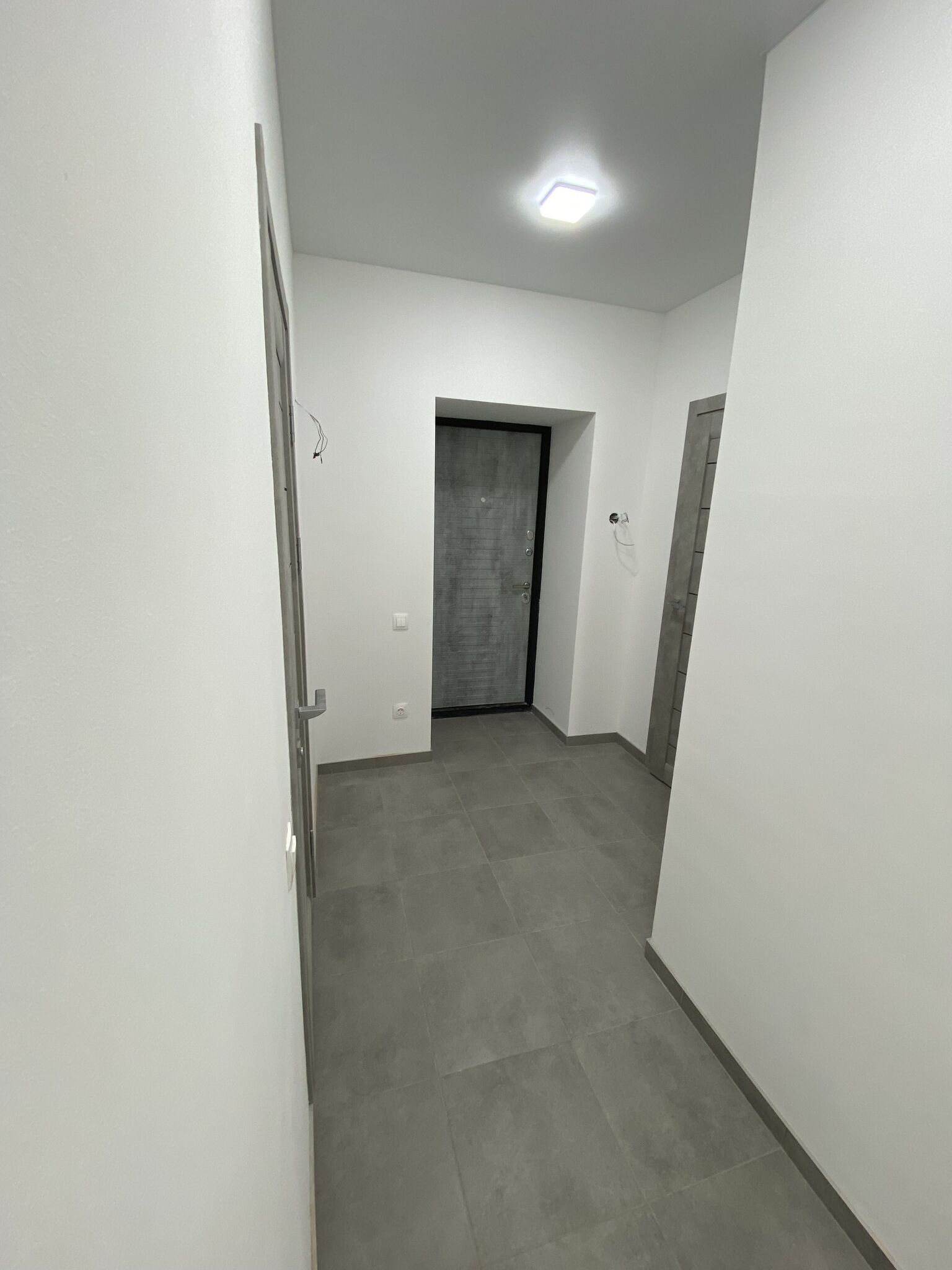 Продаж 1-кімнатної квартири 43 м²