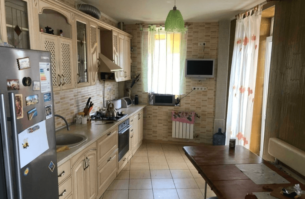 Продаж 3-кімнатної квартири 128.5 м²