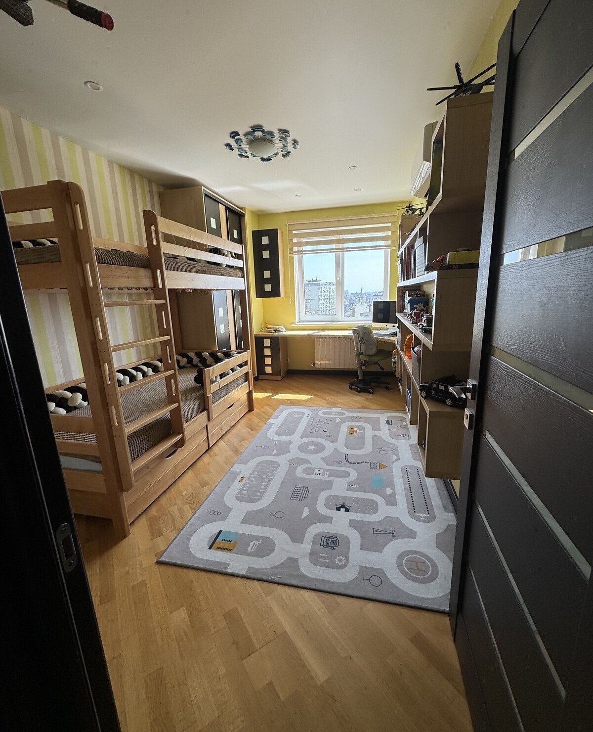 Продаж 3-кімнатної квартири 98 м²