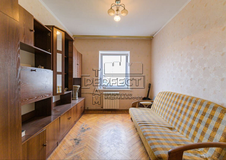 Продаж 3-кімнатної квартири 72 м², Ревуцького вул., 25