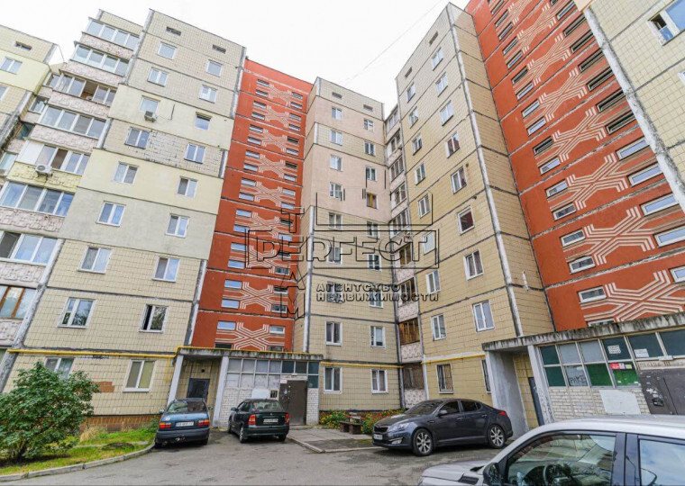 Продаж 3-кімнатної квартири 72 м², Ревуцького вул., 25
