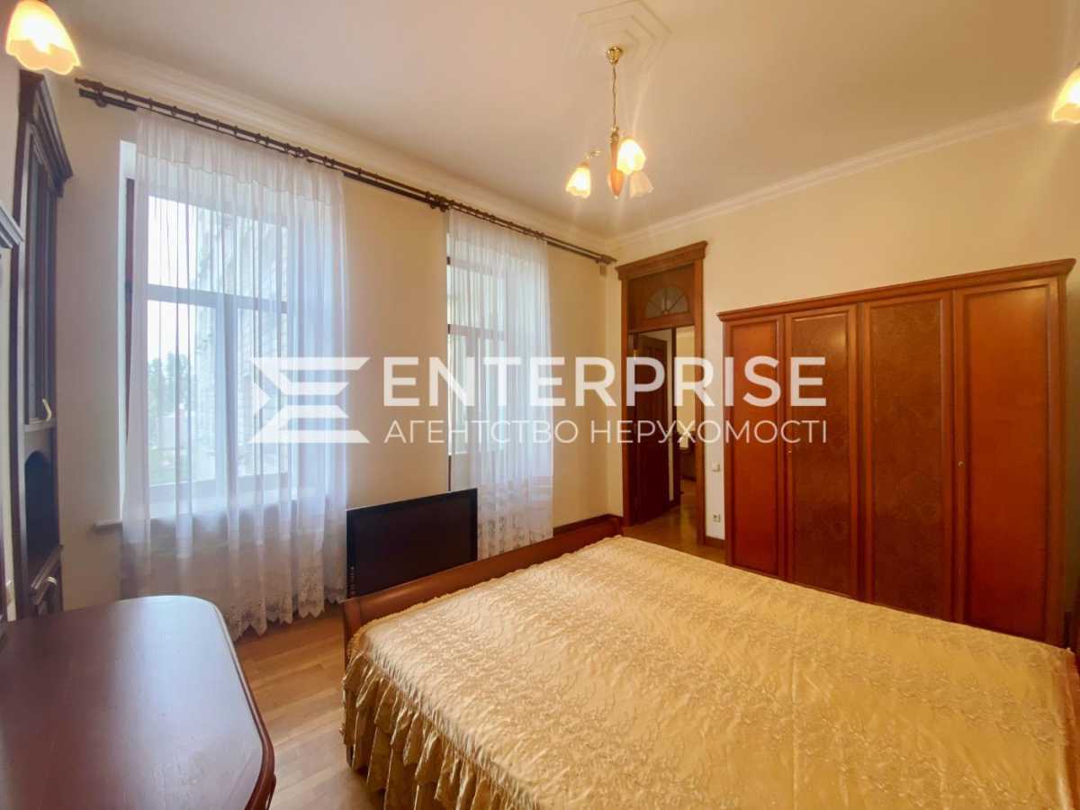 Продаж 4-кімнатної квартири 130.1 м², Малопідвальна вул., 10