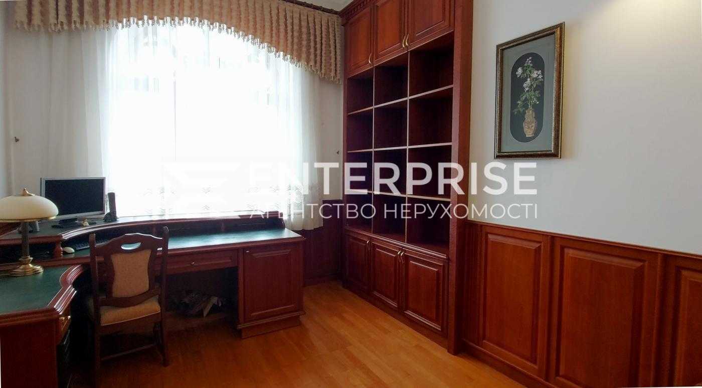 Продаж 4-кімнатної квартири 130.1 м², Малопідвальна вул., 10