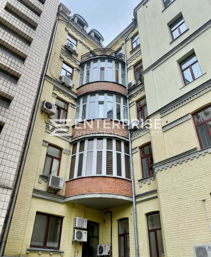 Продаж 4-кімнатної квартири 130.1 м², Малопідвальна вул., 10