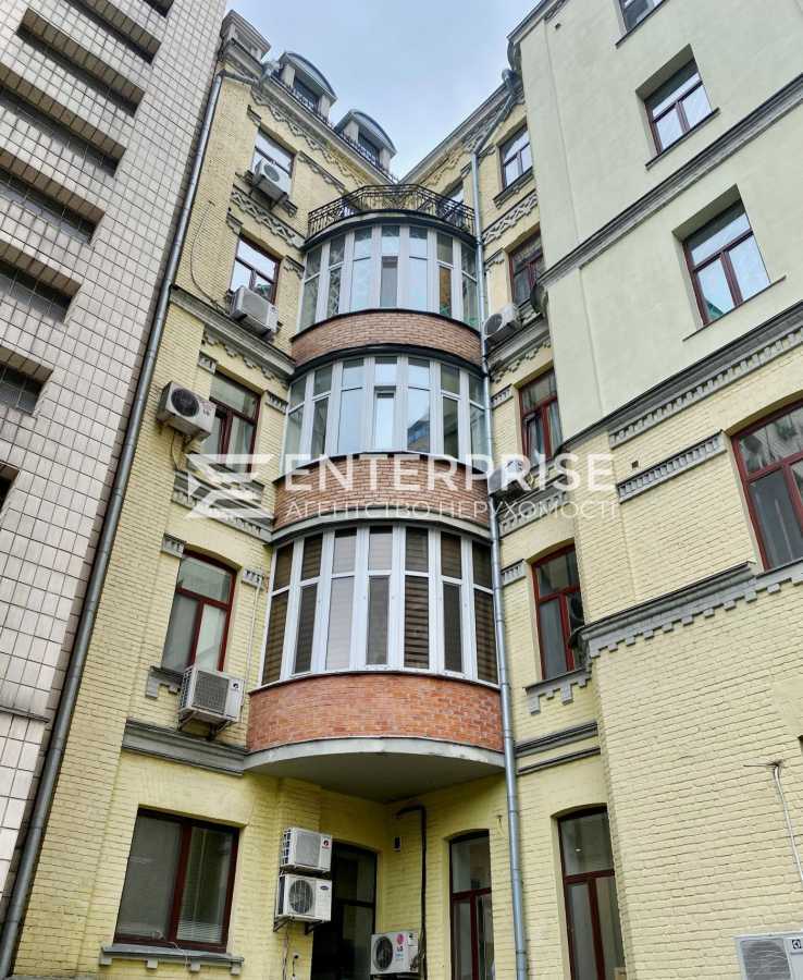 Продажа 4-комнатной квартиры 130.1 м², Малоподвальная ул., 10