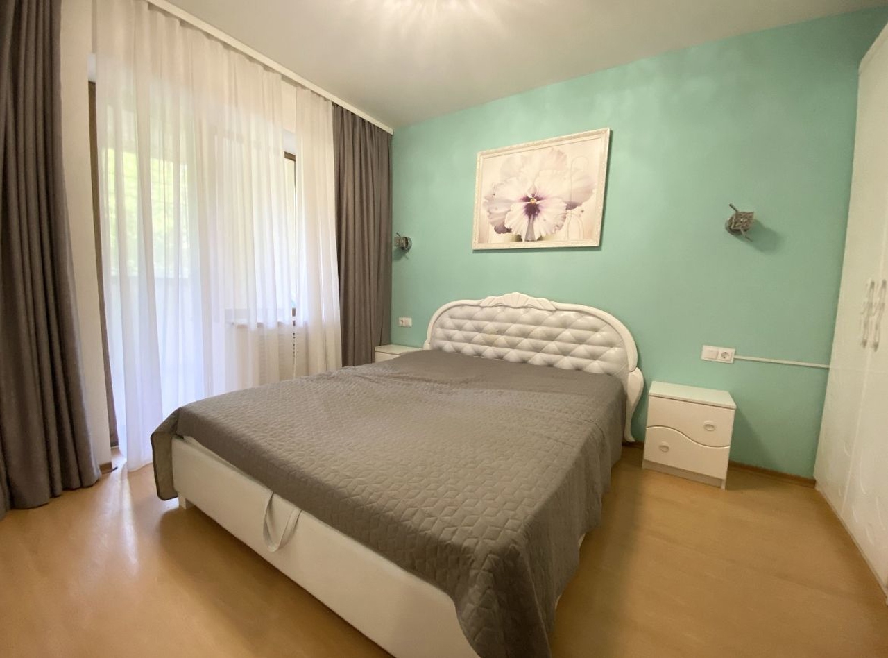 Продаж 4-кімнатної квартири 88 м², Бурштинова вул., 81А
