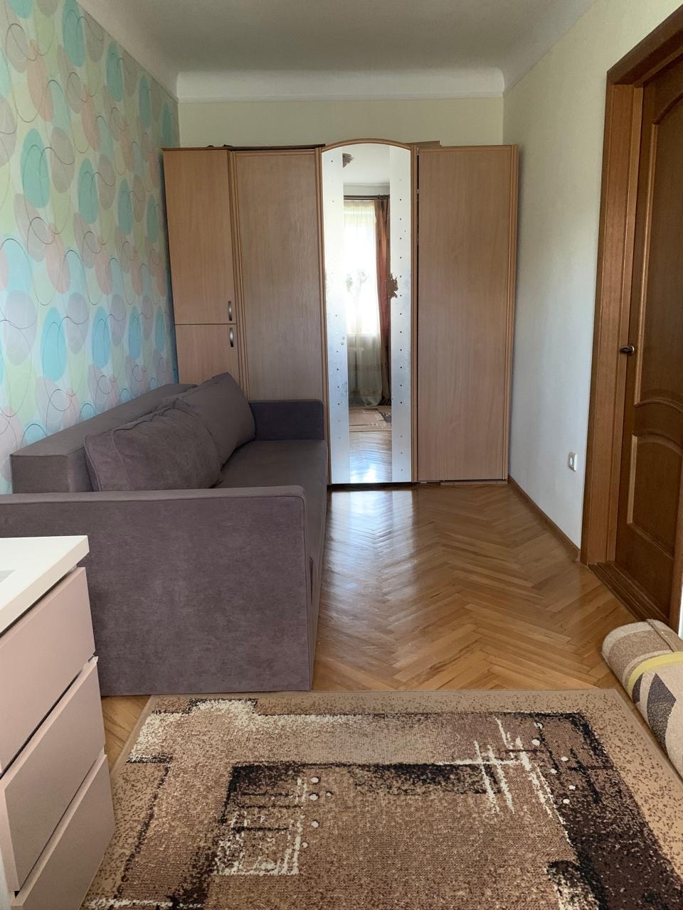 Продаж 2-кімнатної квартири 45 м², Топольова вул., 5