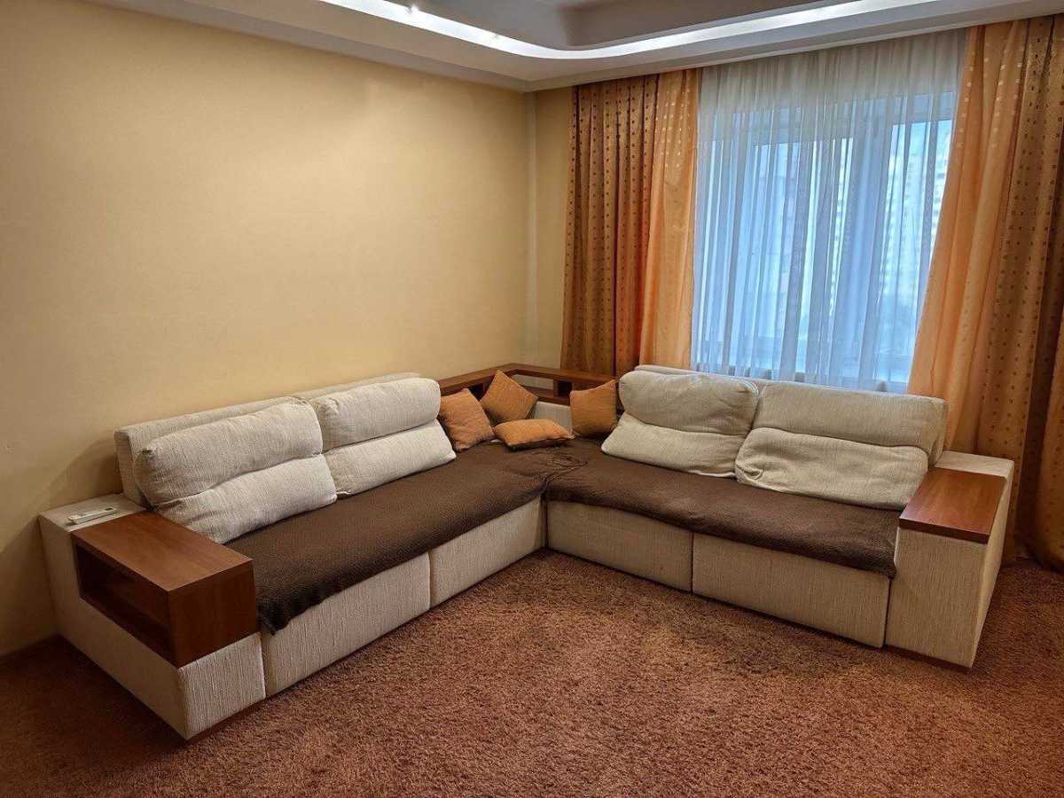 Продаж 3-кімнатної квартири 94 м², Ревуцького вул., 5