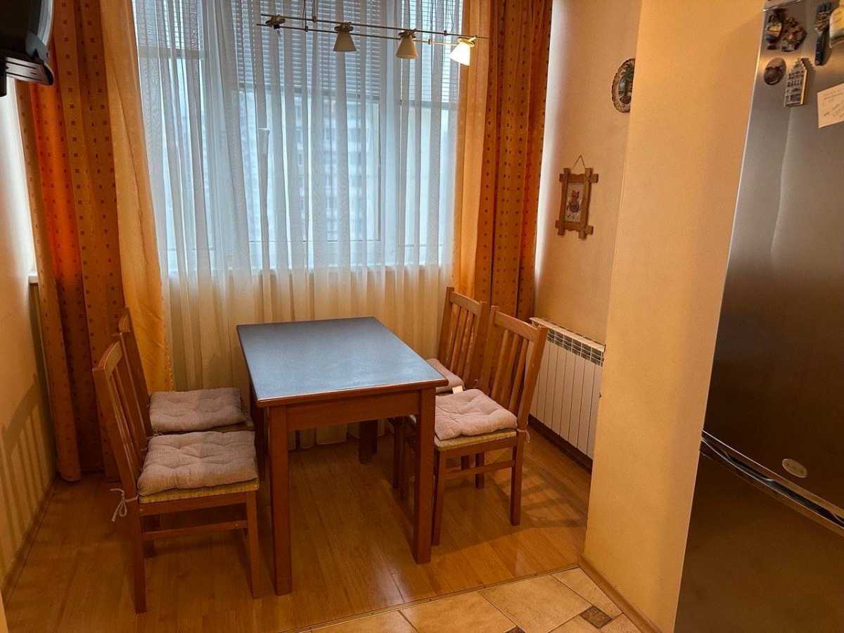 Продаж 3-кімнатної квартири 94 м², Ревуцького вул., 5