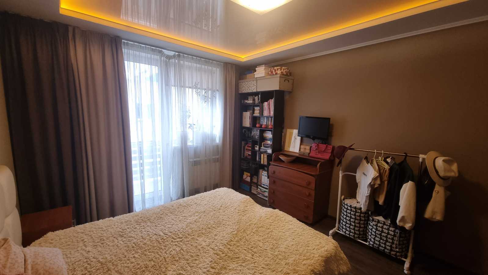 Продаж 3-кімнатної квартири 90.4 м², Грушевського вул., 5Е