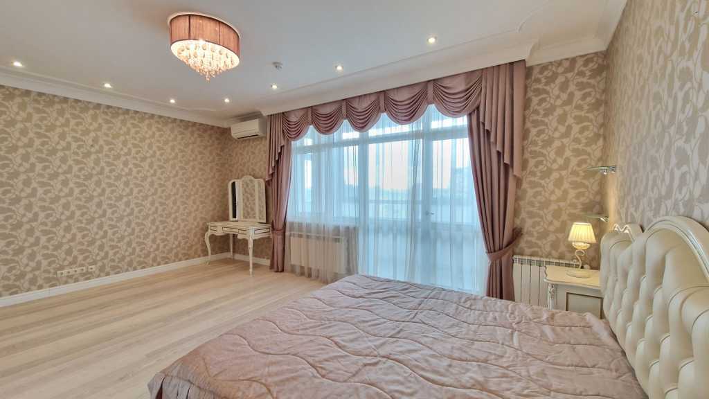 Продаж 3-кімнатної квартири 144 м², Євгена Коновальця вул., 44А