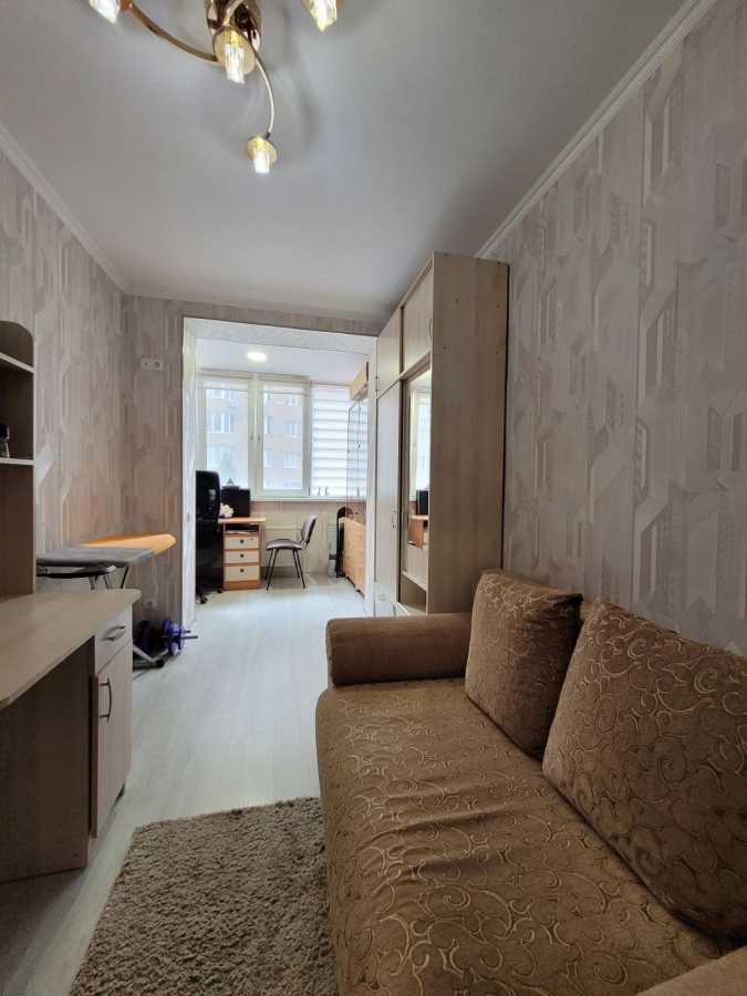 Продаж 2-кімнатної квартири 56 м², Миру вул.
