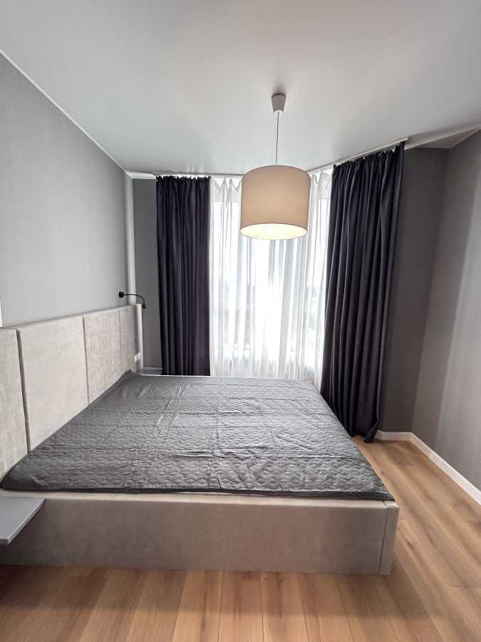 Продаж 1-кімнатної квартири 40 м², Боголюбова вул.