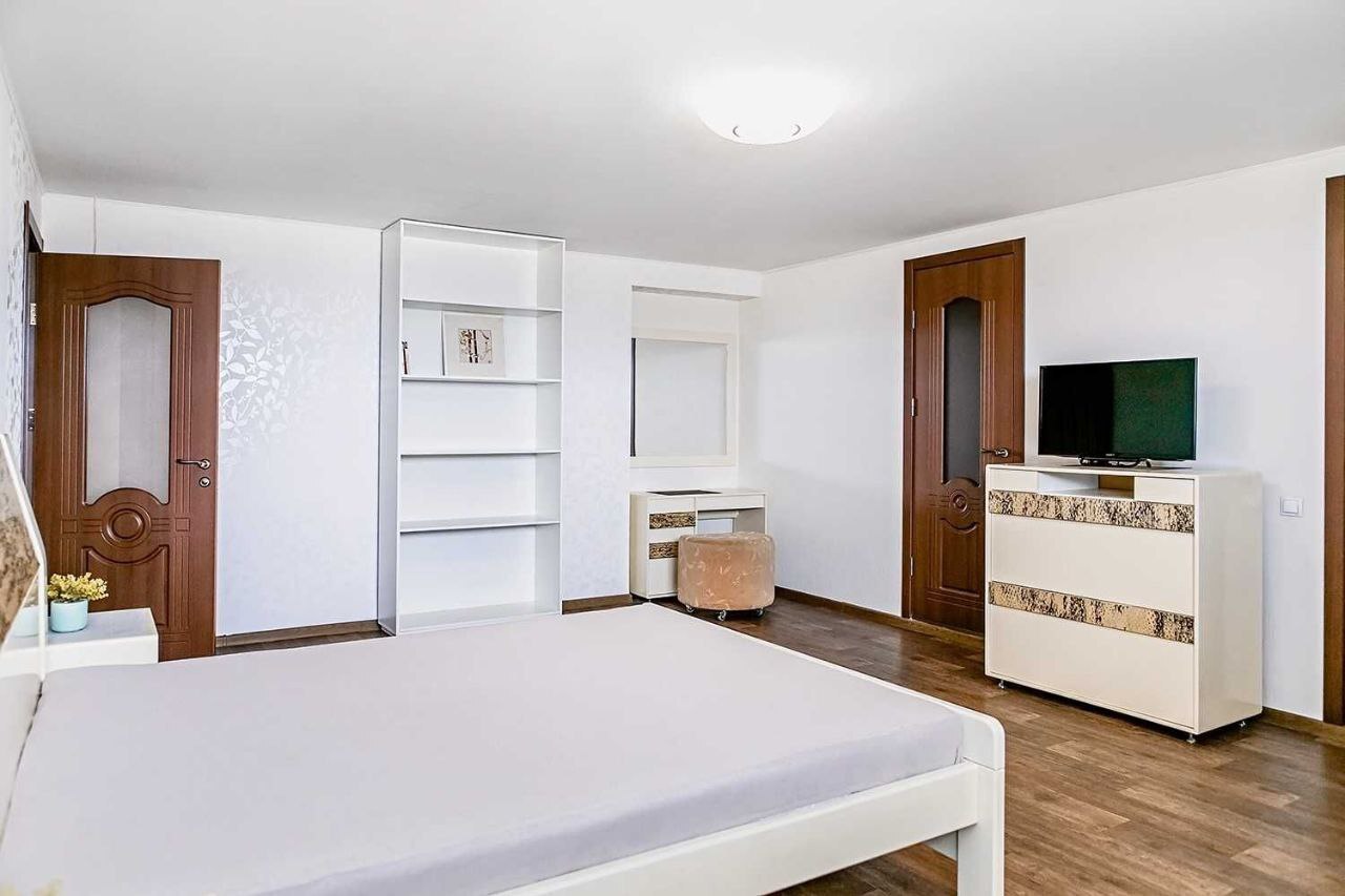 Оренда 3-кімнатної квартири 150 м², Римарська вул.