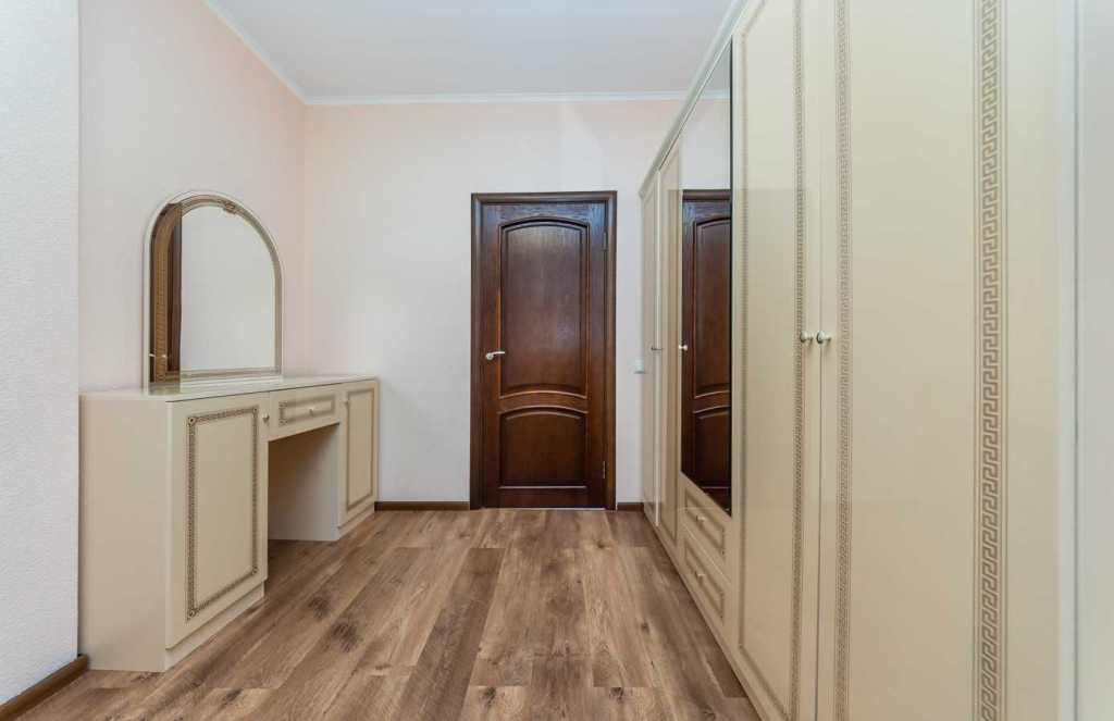 Продажа 2-комнатной квартиры 59 м², Семьи Кульженков ул., 33