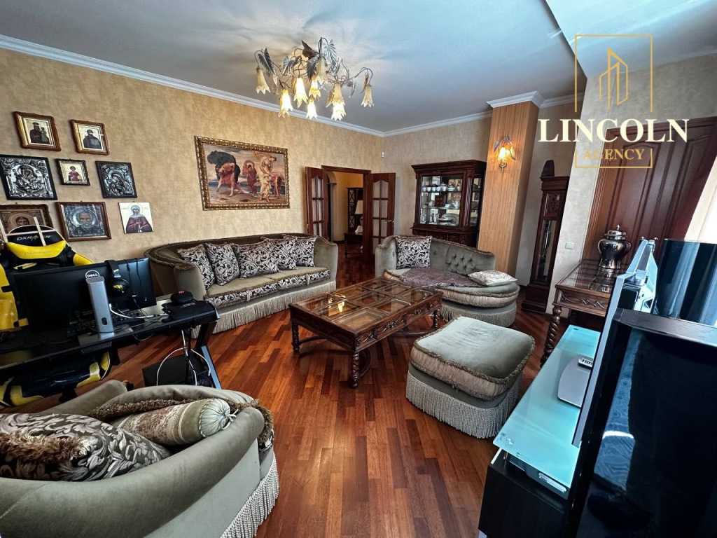 Продаж 4-кімнатної квартири 145 м², Деревлянська вул., 10А