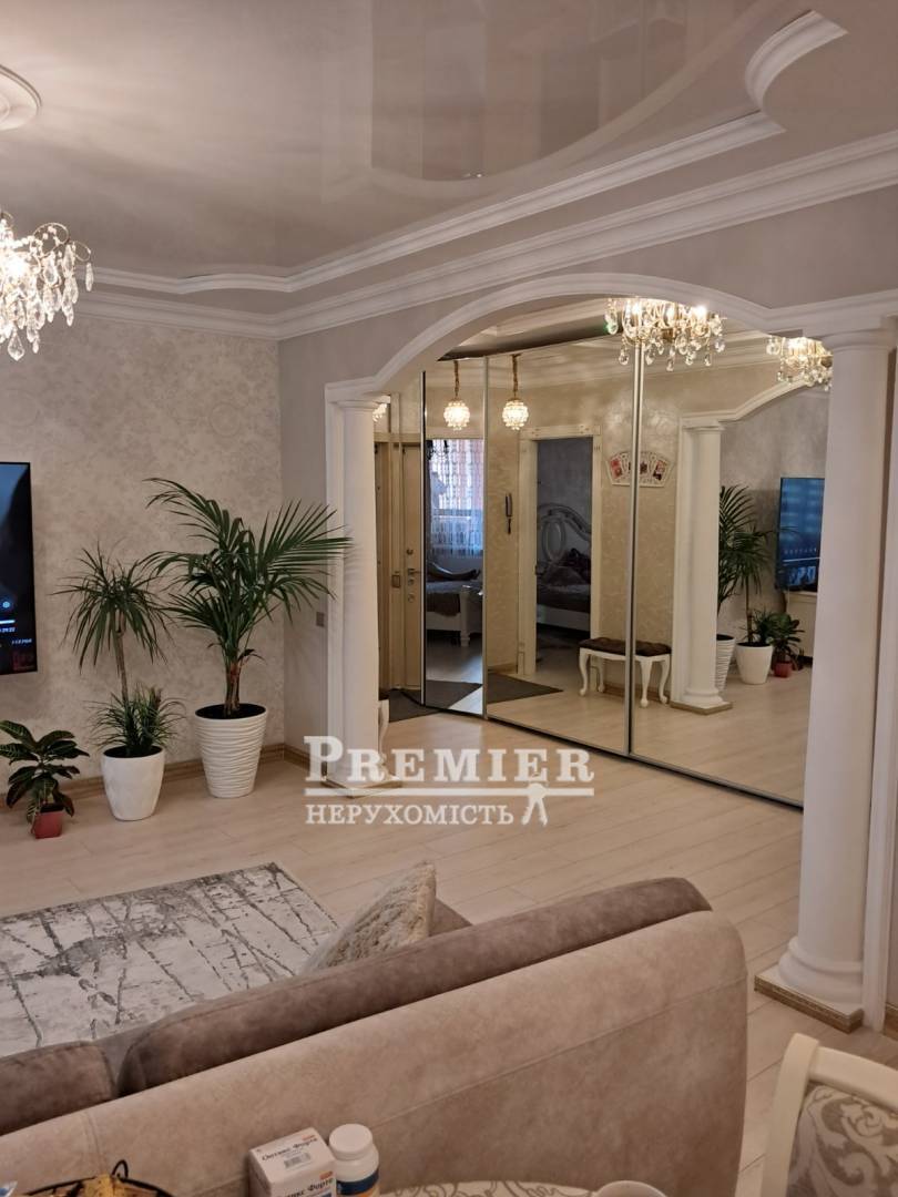 Продаж 2-кімнатної квартири 88 м², Академіка Сахарова вул.