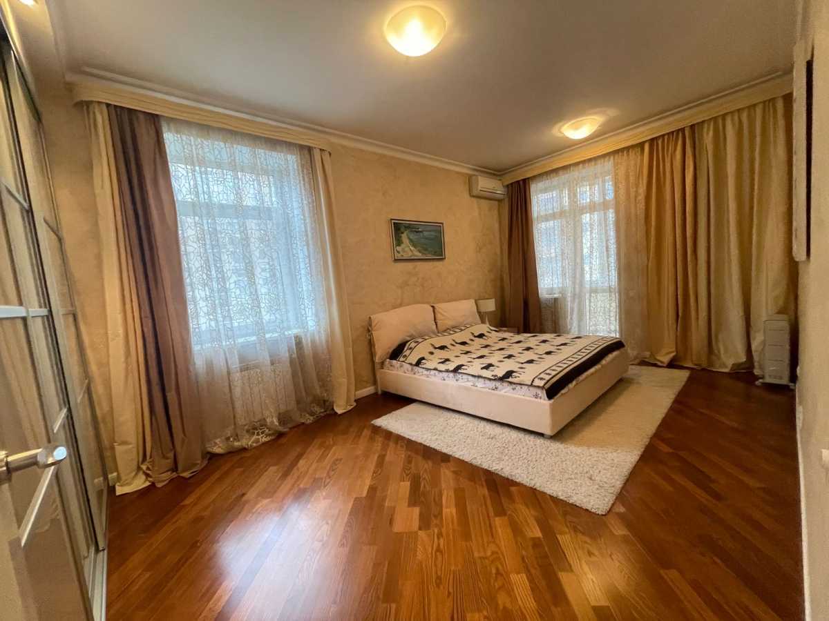 Продаж 3-кімнатної квартири 126 м², Євгена Коновальця вул., 32Г