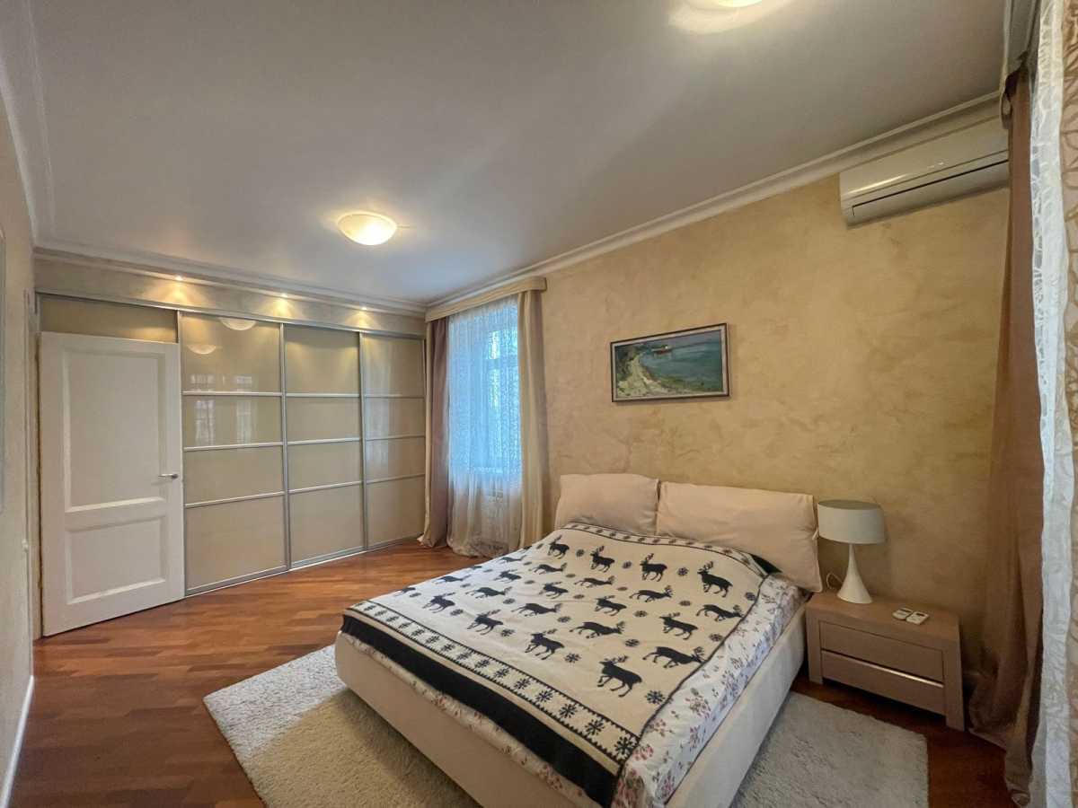 Продаж 3-кімнатної квартири 126 м², Євгена Коновальця вул., 32Г