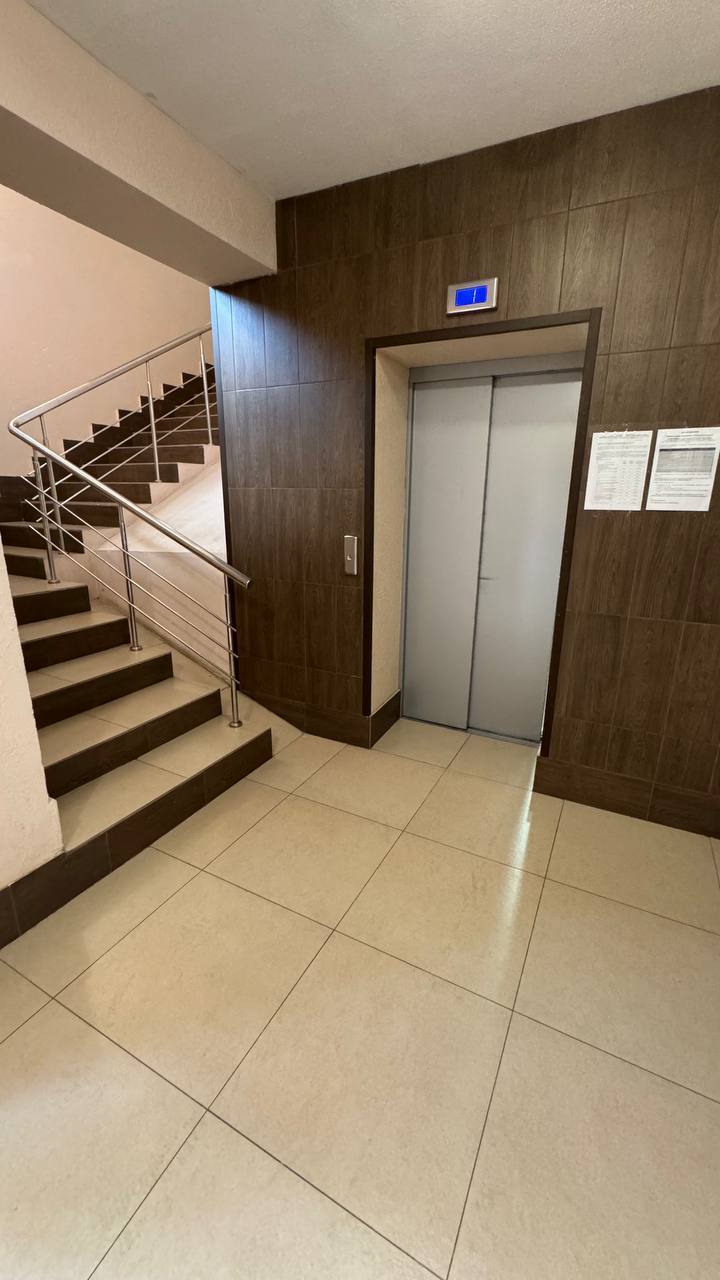 Продаж 1-кімнатної квартири 49 м², Володимирська вул. 1
