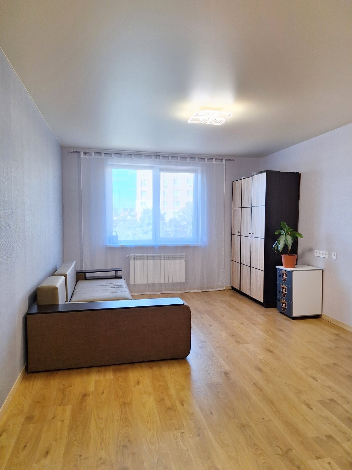 Продаж 1-кімнатної квартири 44 м², Ньютона вул., 98