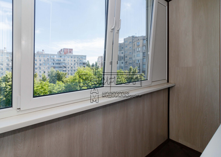 Продаж 3-кімнатної квартири 70 м², Булгакова вул., 7