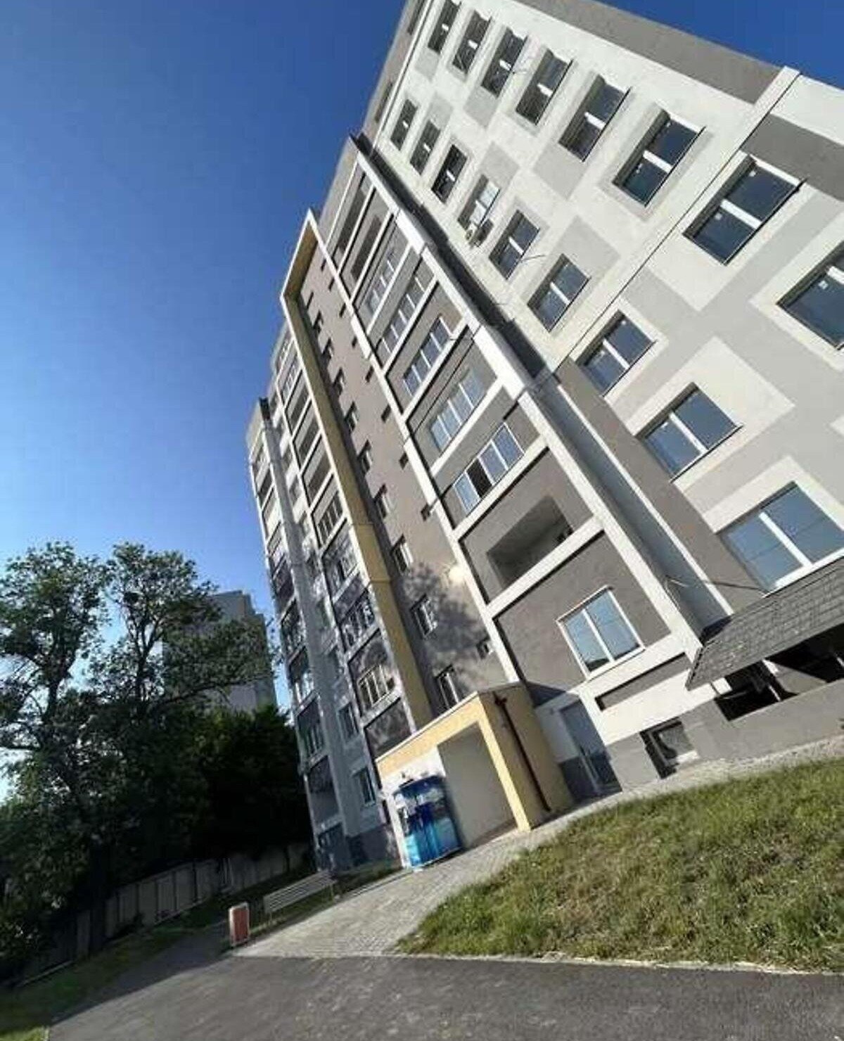 Продаж 2-кімнатної квартири 56 м²