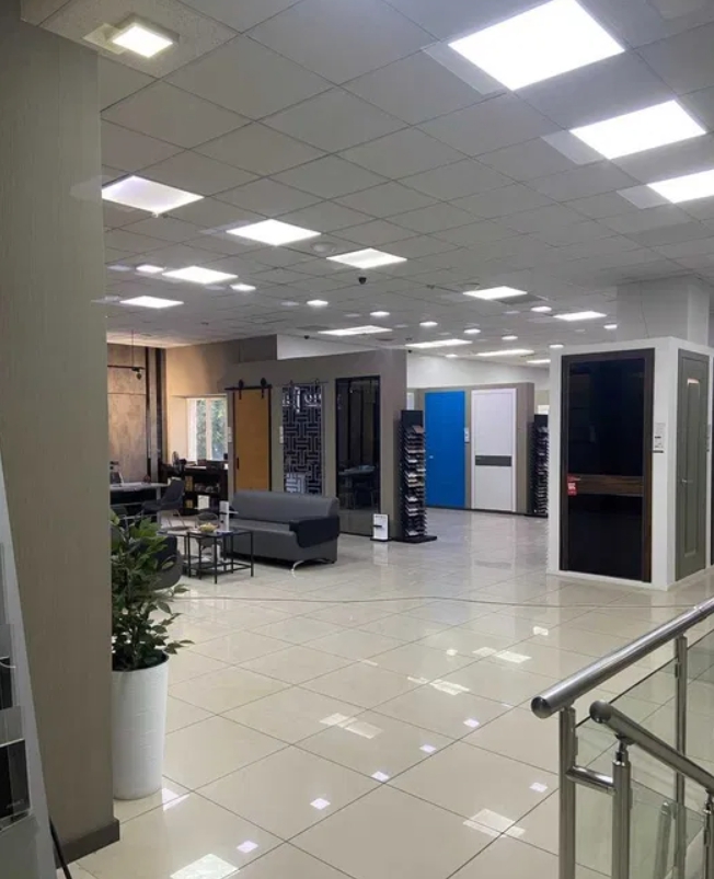 Оренда торговельного приміщення 450 м², Краснова вул.