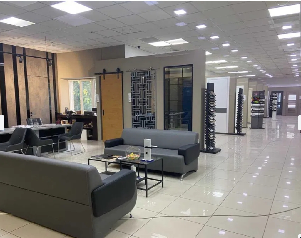 Оренда торговельного приміщення 450 м², Краснова вул.