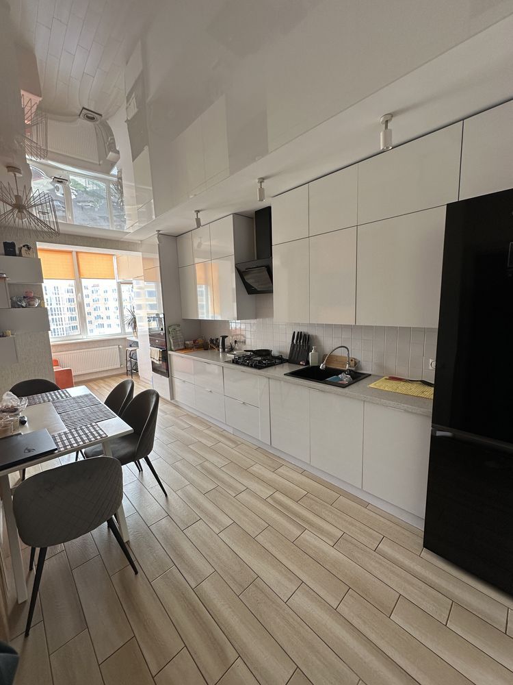 Продажа 2-комнатной квартиры 60 м²