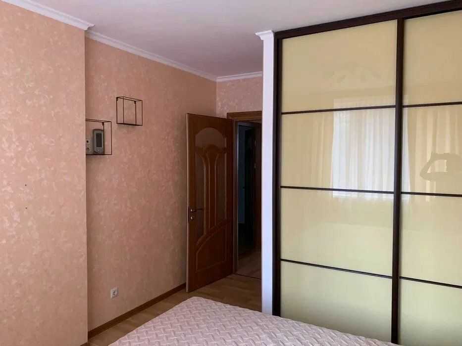 Продаж 3-кімнатної квартири 104 м², Саперно-Слобідська вул., 10