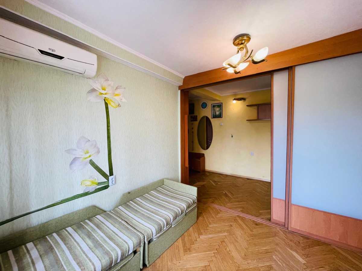 Продаж 2-кімнатної квартири 43 м², Академіка Заболотного вул., 138