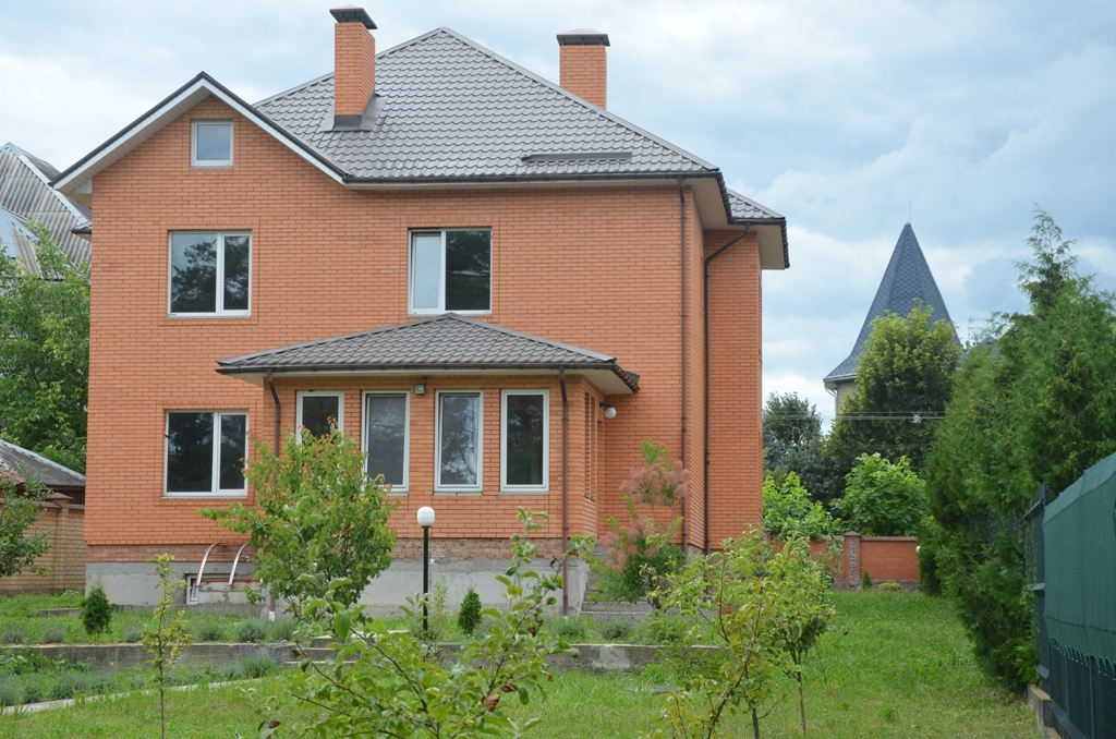 Продаж будинку 286 м², Кучанська вул.