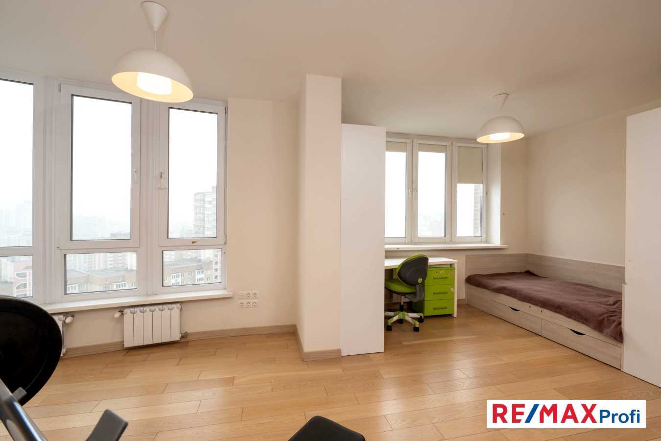 Продажа 2-комнатной квартиры 94 м², Анны Ахматовой ул., 30