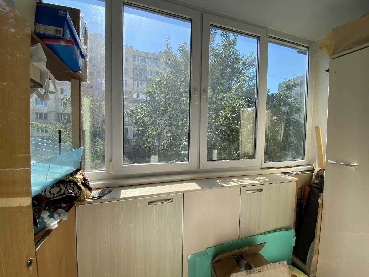 Продаж 3-кімнатної квартири 68.9 м², Васильківська вул., 40