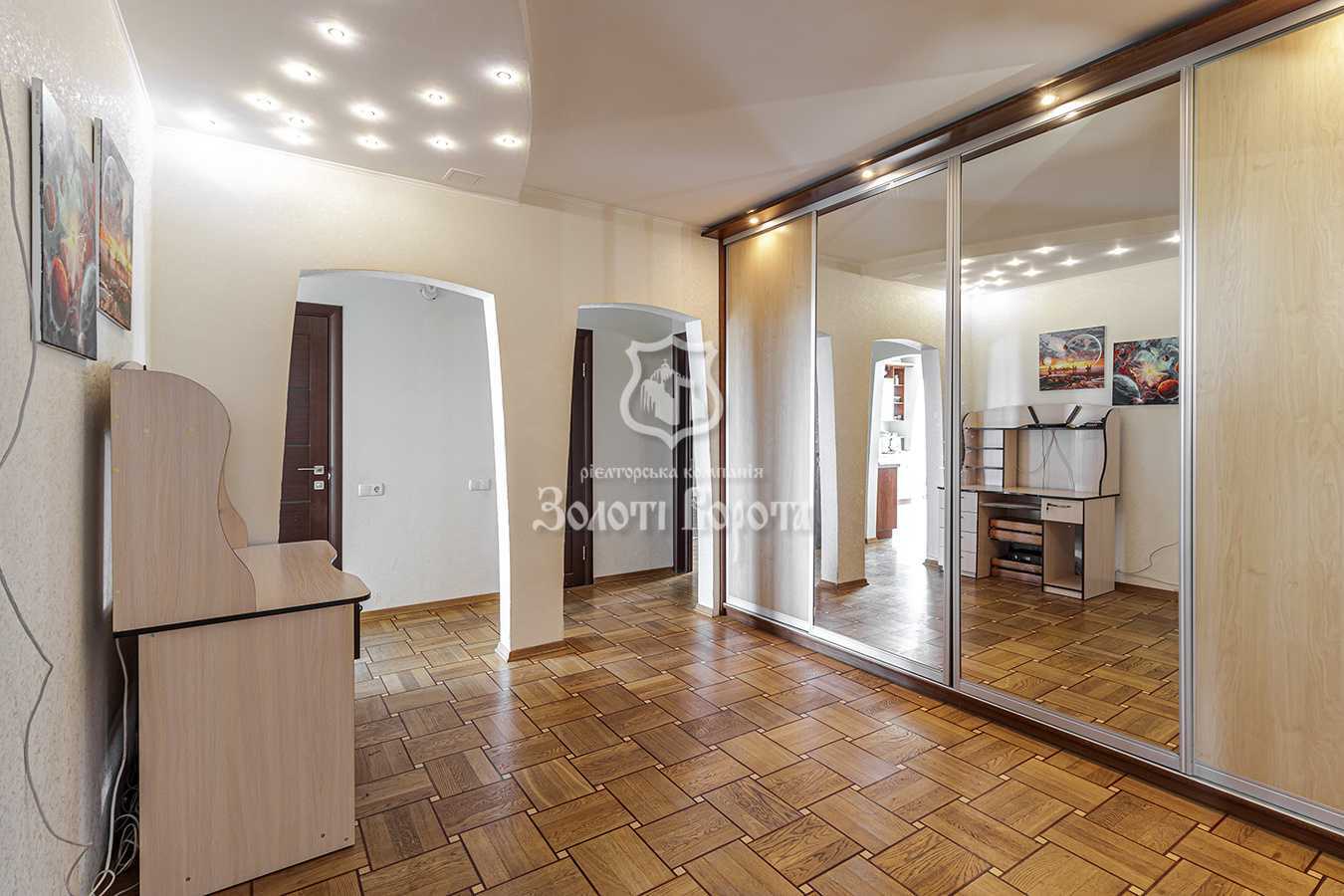 Продаж 3-кімнатної квартири 95.4 м², Північна вул., 2/58