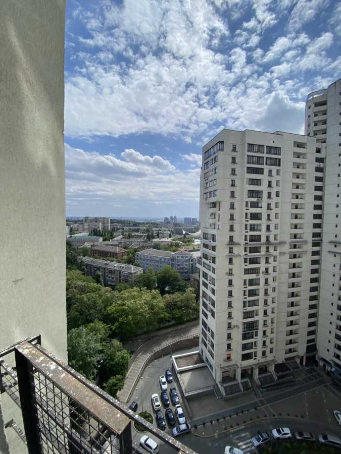 Продажа 3-комнатной квартиры 144 м², Евгения Коновальца ул., 44А