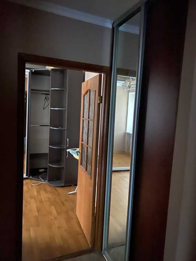 Продаж 4-кімнатної квартири 80 м², Академіка Навашина вул., 11