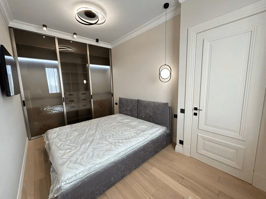 Продаж 1-кімнатної квартири 65 м²