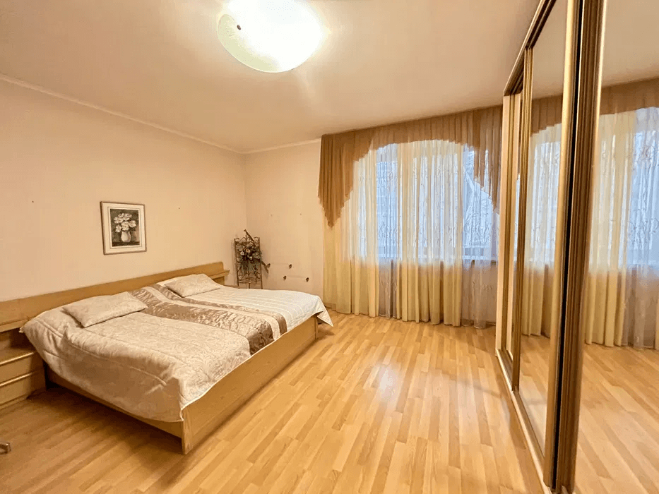 Продаж 3-кімнатної квартири 75 м²