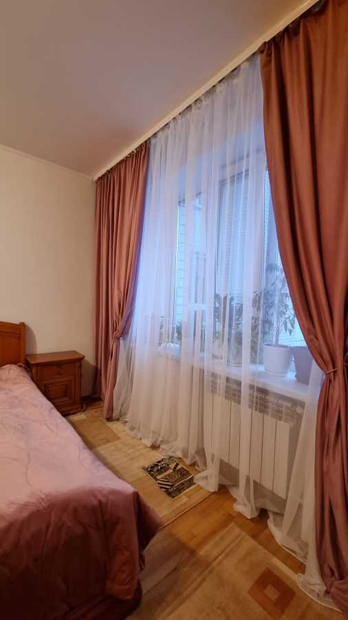 Продаж 3-кімнатної квартири 93 м², Прилужна вул., 4/15