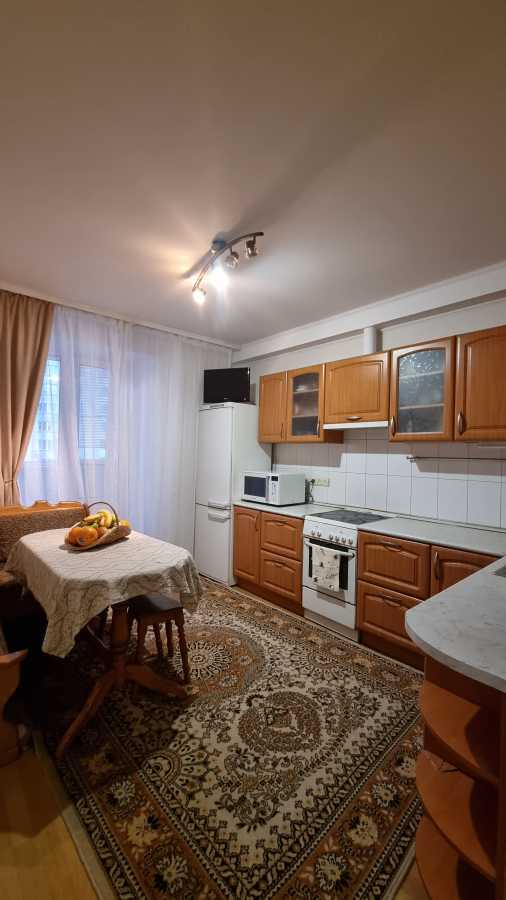 Продаж 3-кімнатної квартири 93 м², Прилужна вул., 4/15