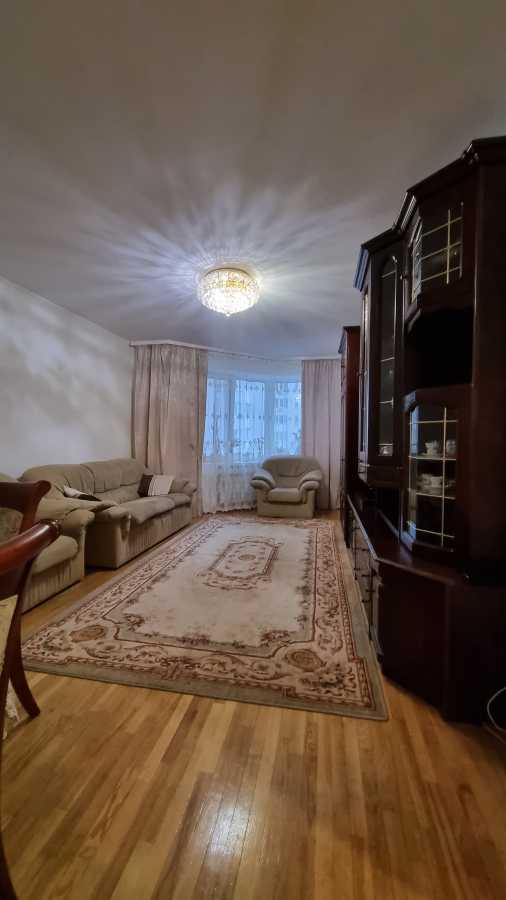 Продаж 3-кімнатної квартири 93 м², Прилужна вул., 4/15