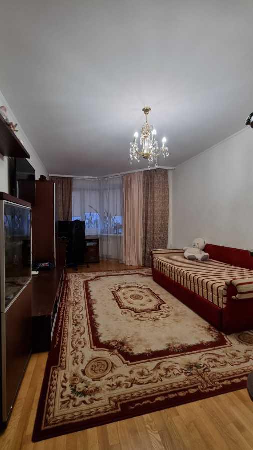 Продаж 3-кімнатної квартири 93 м², Прилужна вул., 4/15