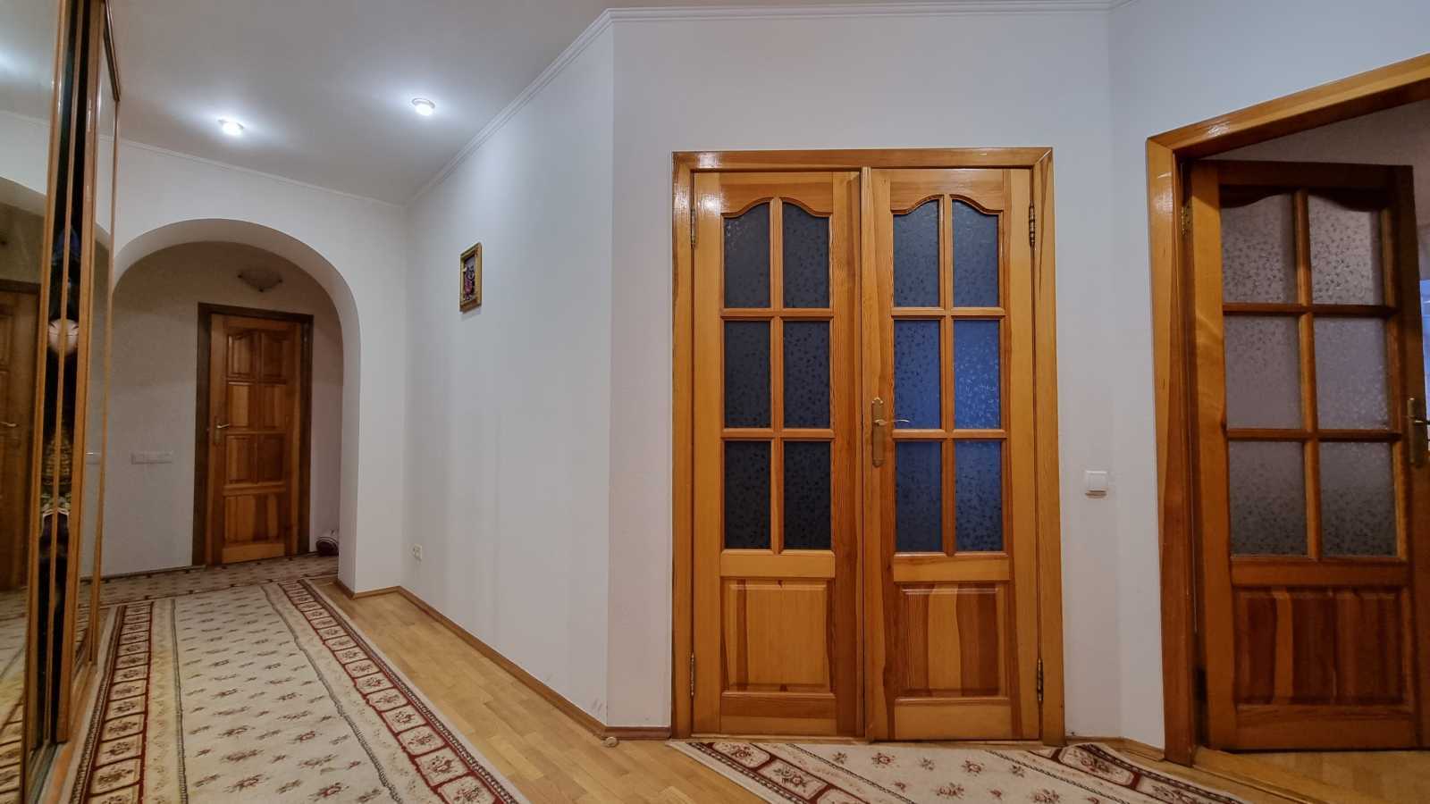 Продаж 3-кімнатної квартири 93 м², Прилужна вул., 4/15