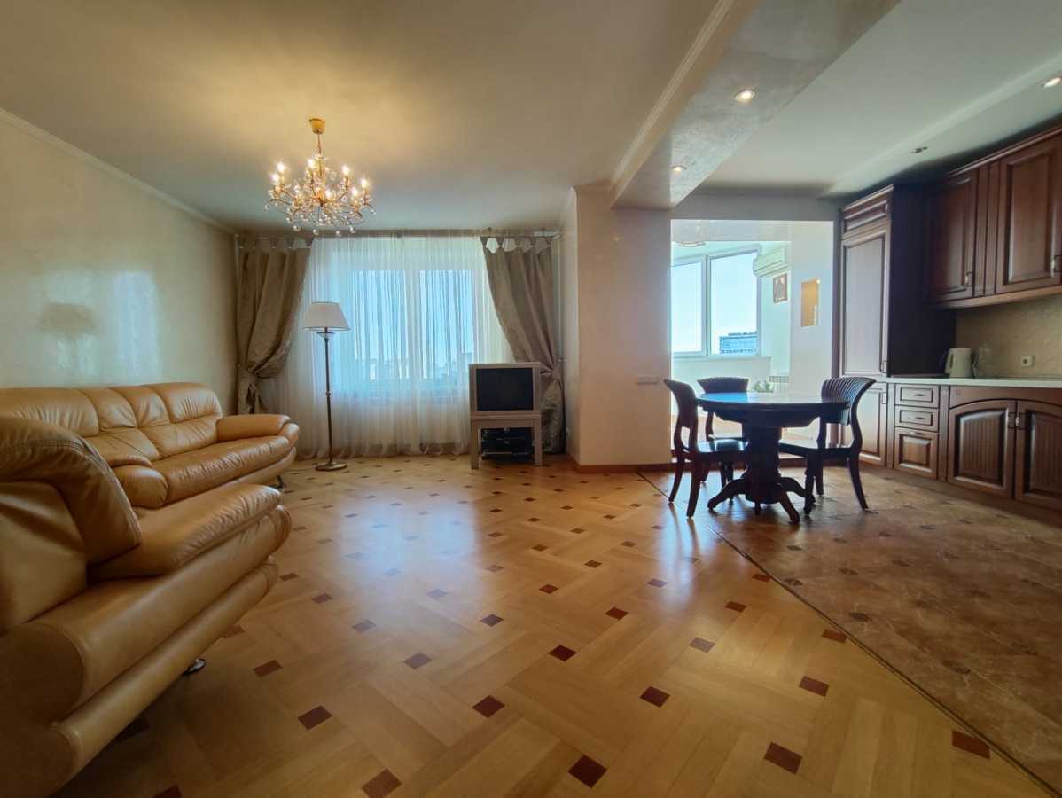 Продаж 3-кімнатної квартири 89 м², Васильківська вул., 18