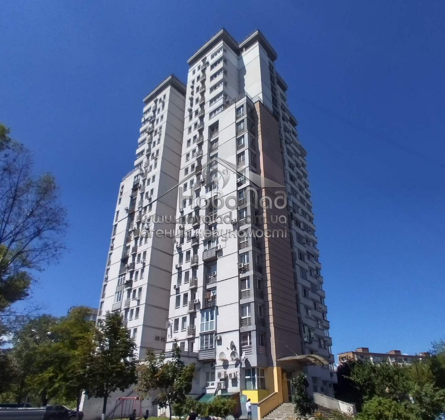 Продаж 1-кімнатної квартири 46 м², Юрія Литвинського вул., 64