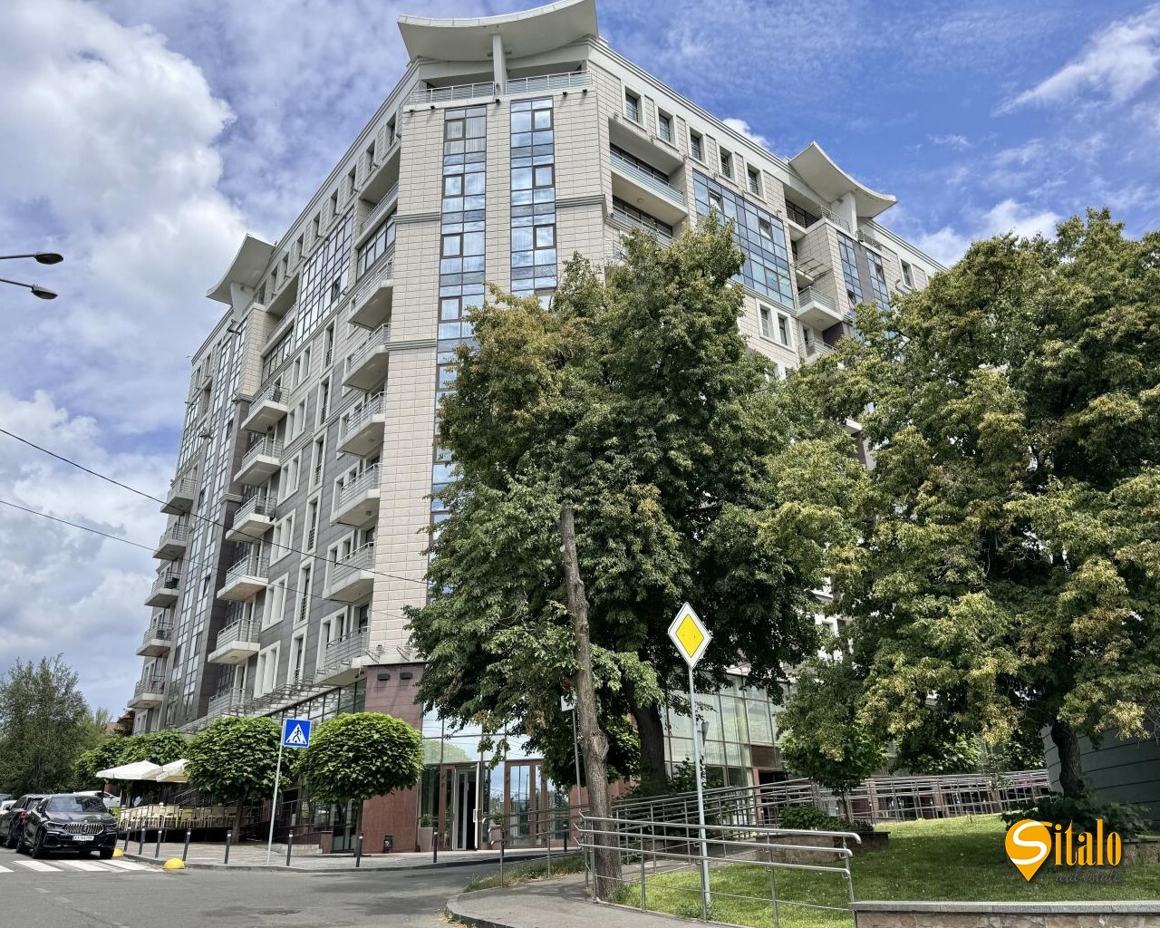 Продаж 2-кімнатної квартири 84 м², Звіринецька вул., 47